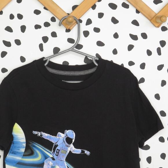 Old Navy Black Astronaut Space Skater Boys Graphic T-Shirt - Picture 2 of 6